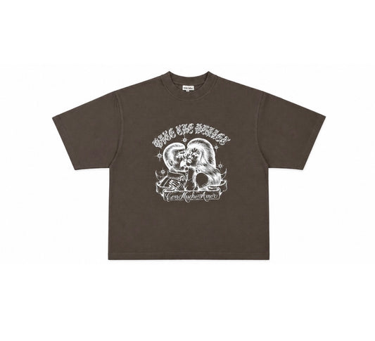 CON MUCHO AMOR TEE (BROWN)